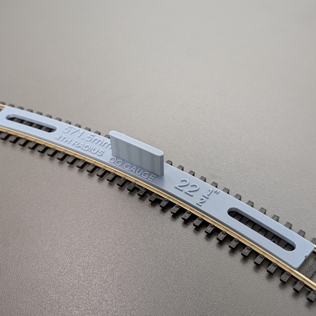 OO gauge track laying radius template on track – 4th radius 571.5mm (22½ inch) – Azuda